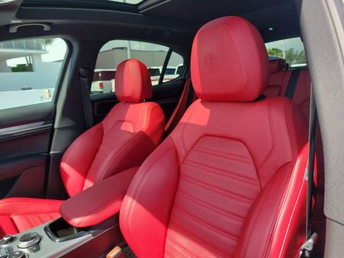 Used 2025 Alfa Romeo Stelvio Sprint w/ Veloce Package AWD/4WD image 17