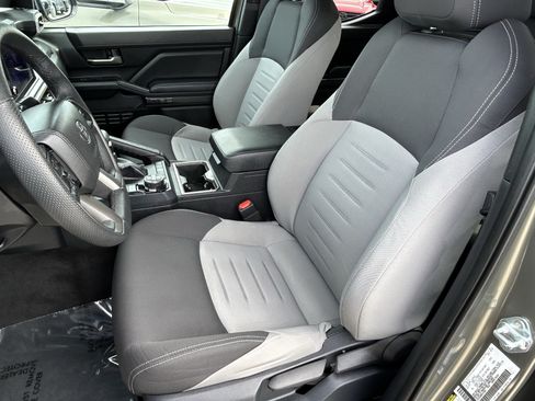Certified 2025 Toyota Tacoma TRD Off-Road AWD/4WD image 24