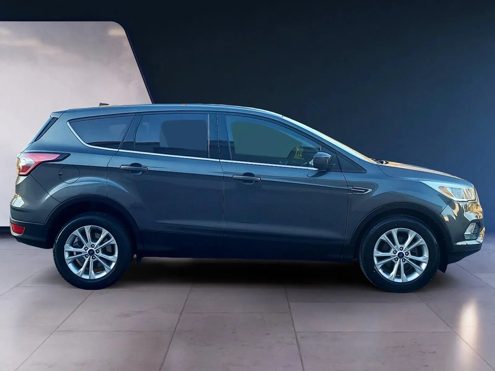 Used 2017 Ford Escape SE FWD image 6