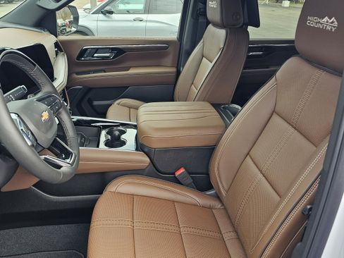 New 2026 Chevrolet Suburban High Country image 12