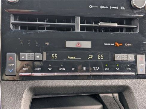 Used 2021 Toyota Avalon Limited image 10