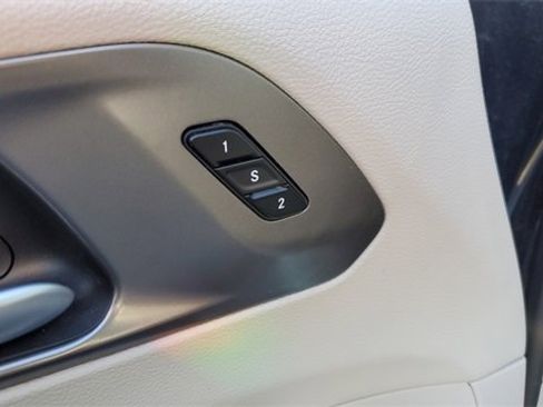 Certified 2024 Chrysler Pacifica Touring-L image 5