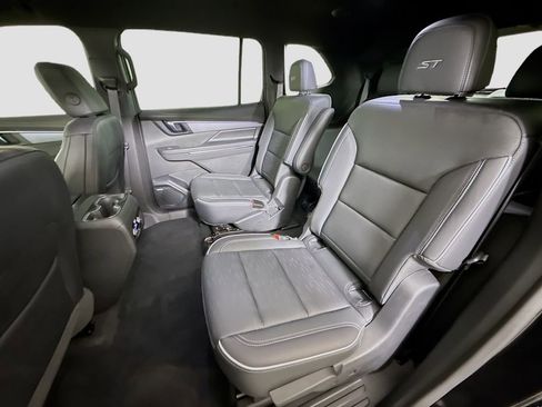 Used 2025 Buick Enclave Sport Touring w/ Power Package image 24