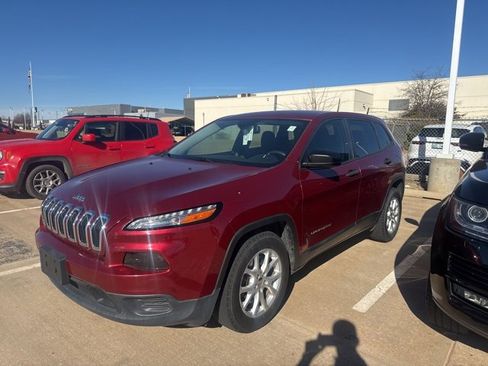Used 2016 Jeep Cherokee Sport image 1