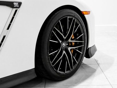 Used 2021 Nissan GT-R Premium image 47
