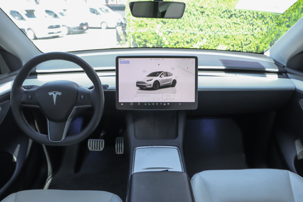 Used 2023 Tesla Model Y Performance AWD/4WD image 24