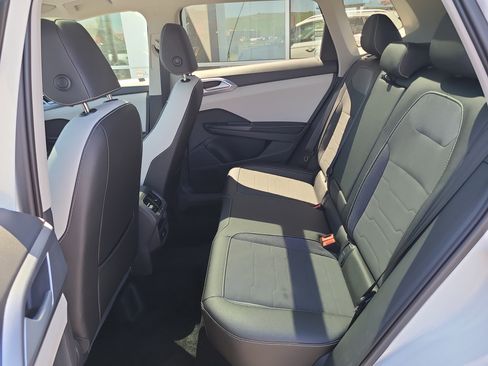 New 2025 Volkswagen Taos SE image 17