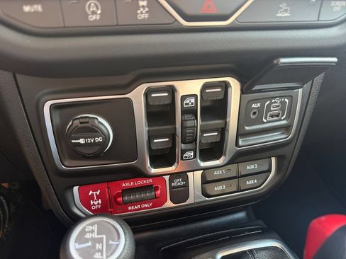 Used 2026 Jeep Gladiator Mojave AWD/4WD image 27