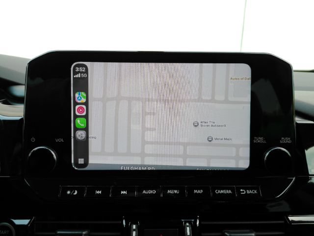 Used 2022 Nissan Pathfinder SL w/ SL Black Package FWD image 11