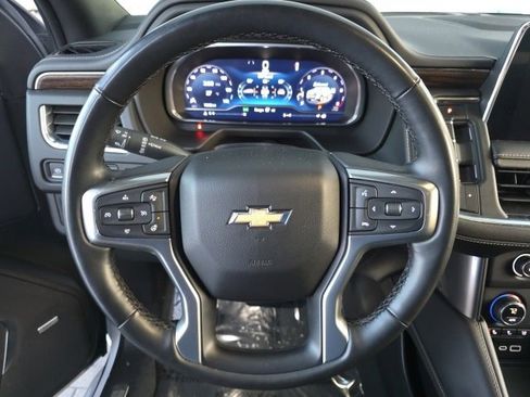Used 2023 Chevrolet Suburban Premier image 31