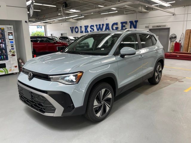 New 2027 Volkswagen Taos SE AWD/4WD image 1