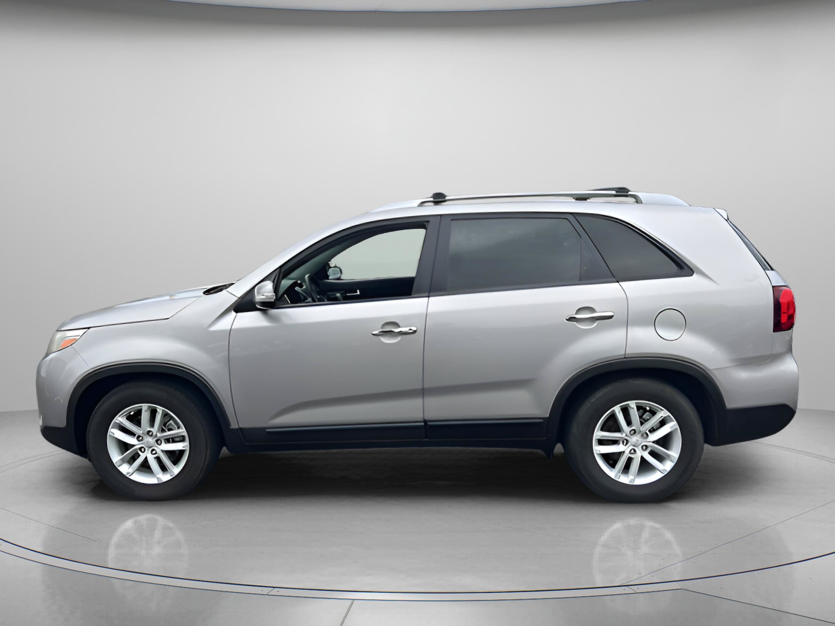 Used 2014 Kia Sorento LX FWD image 2