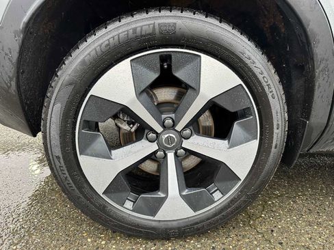 Used 2025 Volvo XC40 B5 Plus w/ Protection Package Premier image 9