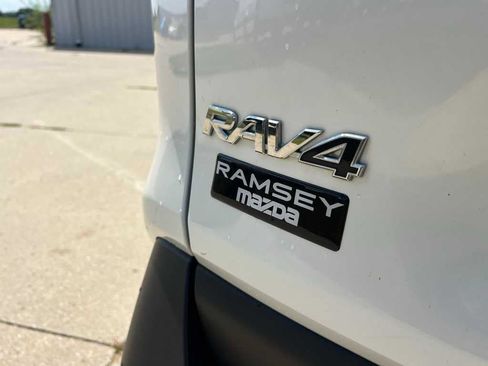 Used 2020 Toyota RAV4 Limited image 16