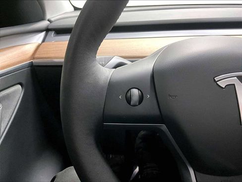 Used 2024 Tesla Model Y Long Range image 22