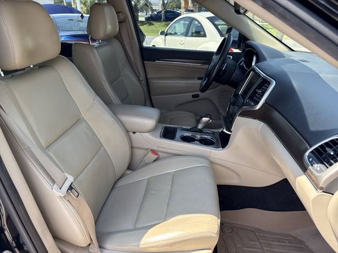 Used 2017 Jeep Grand Cherokee Limited w/ Luxury Group II image 25