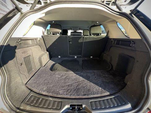 Used 2019 Land Rover Discovery Sport SE image 23