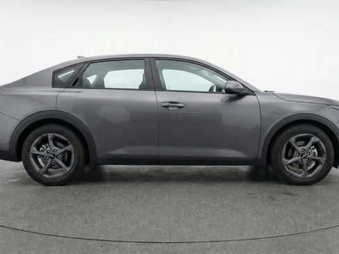 Used 2025 Kia K4 LXS image 11