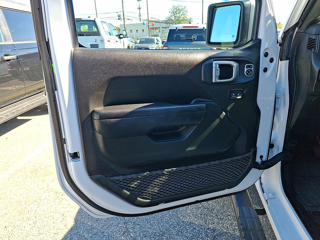 Used 2024 Jeep Wrangler Sport AWD/4WD image 16