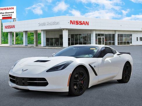 Used 2016 Chevrolet Corvette Stingray Coupe RWD image 2