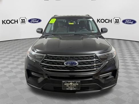 Used 2023 Ford Explorer XLT image 2