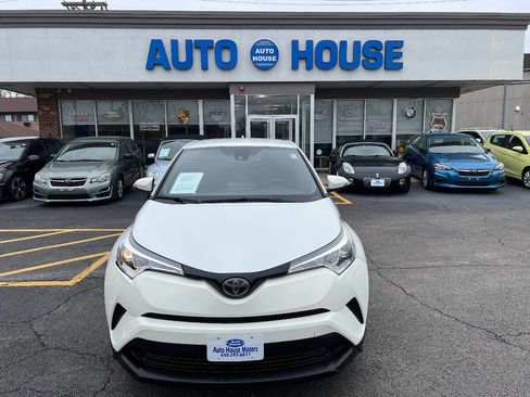 Used 2018 Toyota C-HR XLE image 2