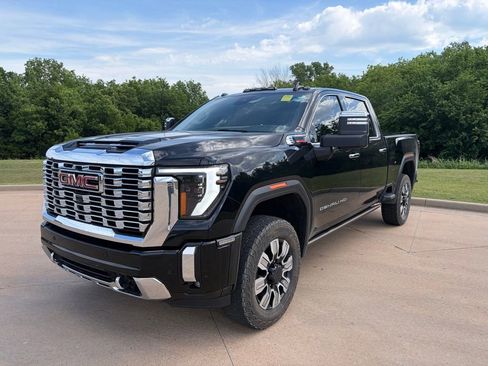 Used 2024 GMC Sierra 2500 Denali w/ Denali Reserve Package AWD/4WD image 1