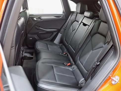 Used 2025 Porsche Macan AWD/4WD image 27