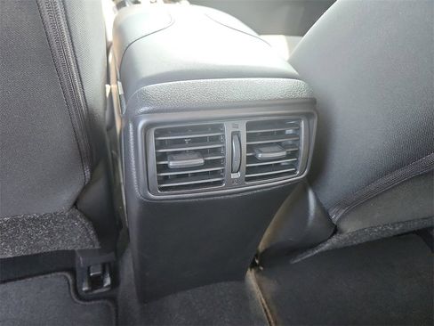 Used 2022 Nissan Rogue Sport S image 11