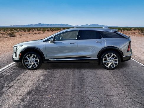 New 2026 Cadillac Optiq Luxury 1 image 15