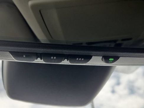 Used 2021 Toyota Highlander XLE FWD image 21