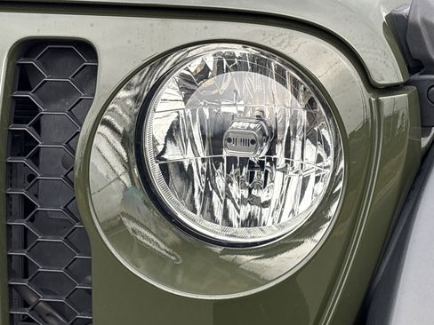 Certified 2023 Jeep Gladiator Sport image 11