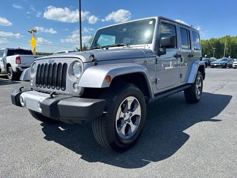 Used 2015 Jeep Wrangler Unlimited Sahara w/ Max Tow Package AWD/4WD image 16