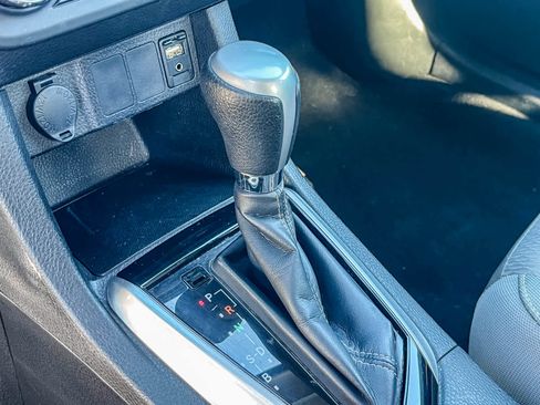 Used 2015 Toyota Corolla LE image 18