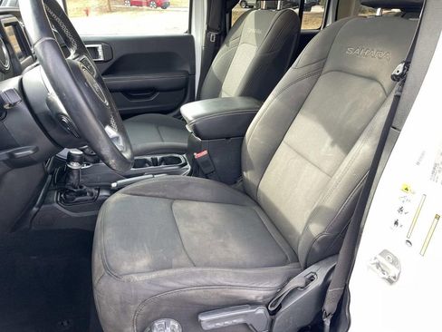 Used 2019 Jeep Wrangler Unlimited Sahara image 23