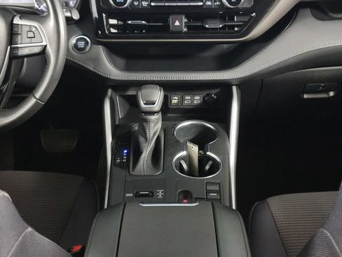 Used 2023 Toyota Highlander LE FWD image 26