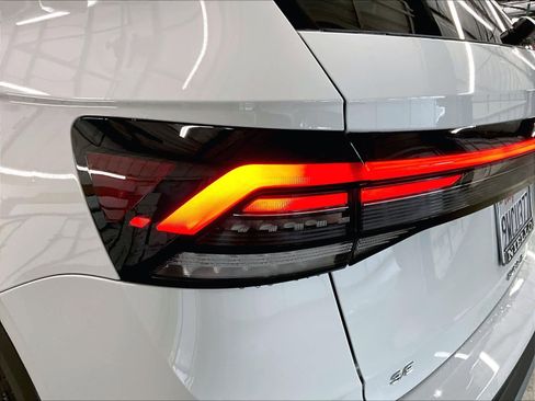 Certified 2025 Volkswagen Taos SE AWD/4WD image 32