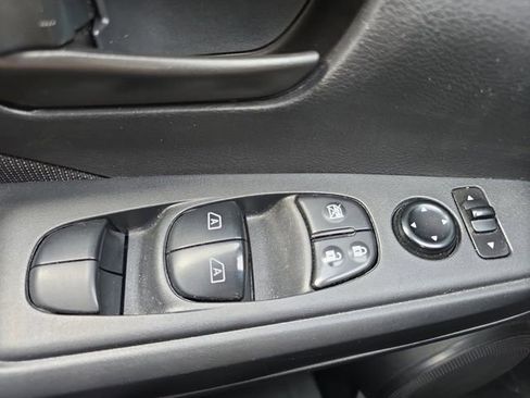 Used 2025 Nissan Kicks Play S FWD image 29