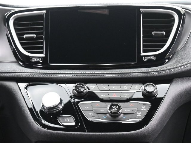 New 2025 Chrysler Pacifica Select w/ Uconnect Theater Family Group AWD/4WD image 26