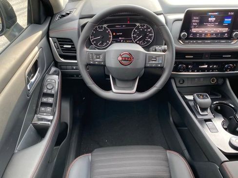 New 2025 Nissan Rogue SV image 34