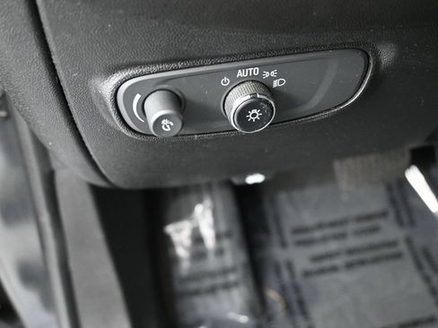 Used 2019 Chevrolet Equinox LT FWD image 27