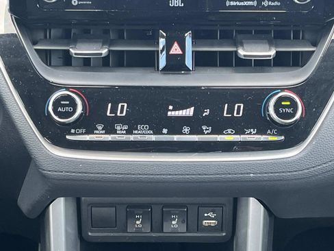 Used 2022 Toyota Corolla Cross XLE w/ Convenience Package FWD image 15