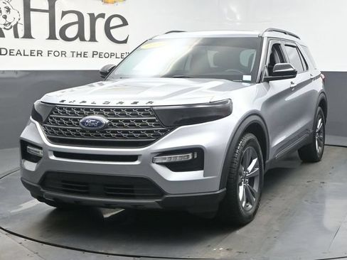Used 2022 Ford Explorer XLT w/ Equipment Group 202A AWD/4WD image 7