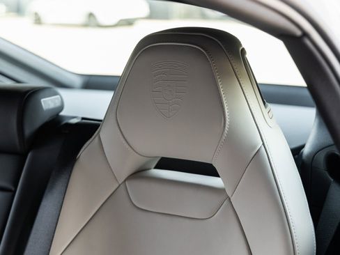 Used 2025 Porsche Panamera image 37