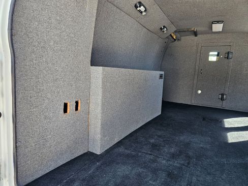 Used 2001 Ford E-350 and Econoline 350 Extended Super Duty image 25