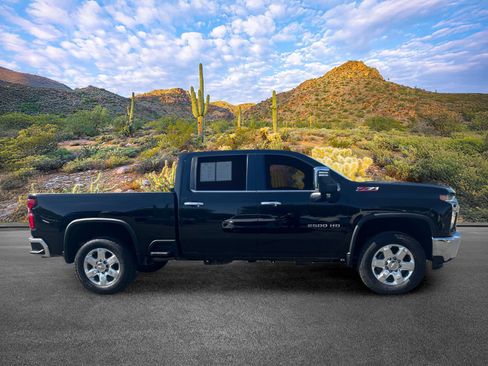 Used 2021 Chevrolet Silverado 2500 LTZ AWD/4WD image 3