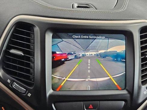 Used 2016 Jeep Cherokee Limited AWD/4WD image 12