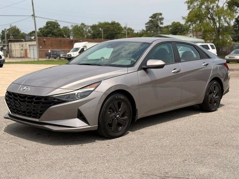 Used 2022 Hyundai Elantra SEL FWD image 5