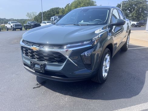 New 2026 Chevrolet Trax LS w/ LS Convenience Package FWD image 1