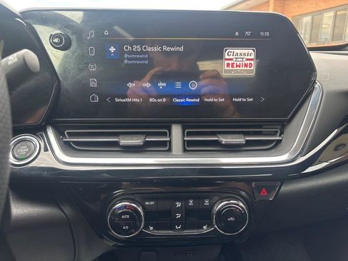 Used 2025 Chevrolet Trax RS w/ Sunroof Package FWD image 16